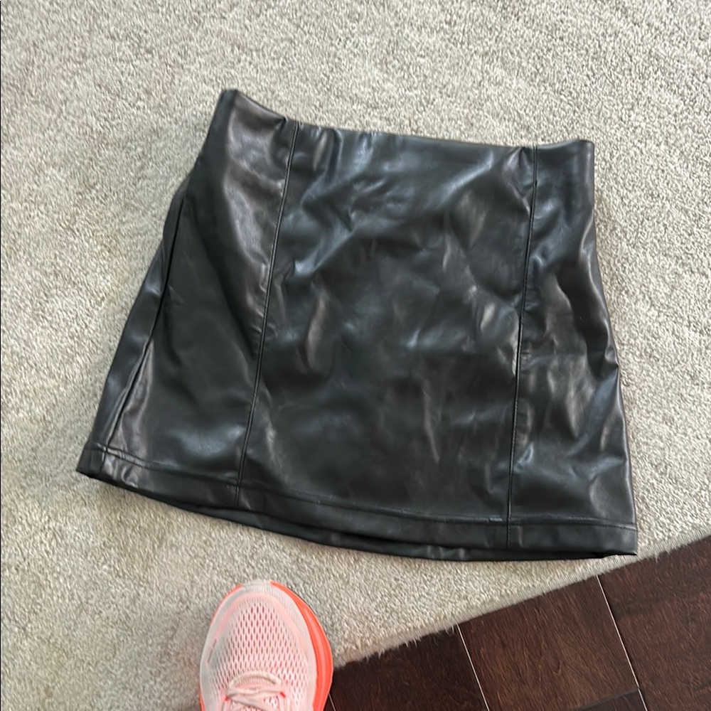 Old Navy girls Black Faux Leather Mini Skirt